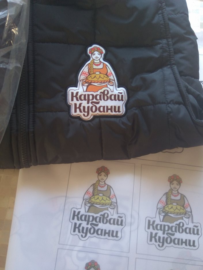 Аппликация принта методом вышивки лого Каравай Кубани
